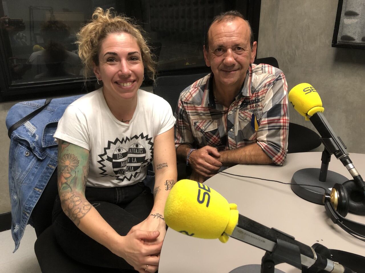 Esti Blanco y Fernando García en los estudios de Radio Eibar