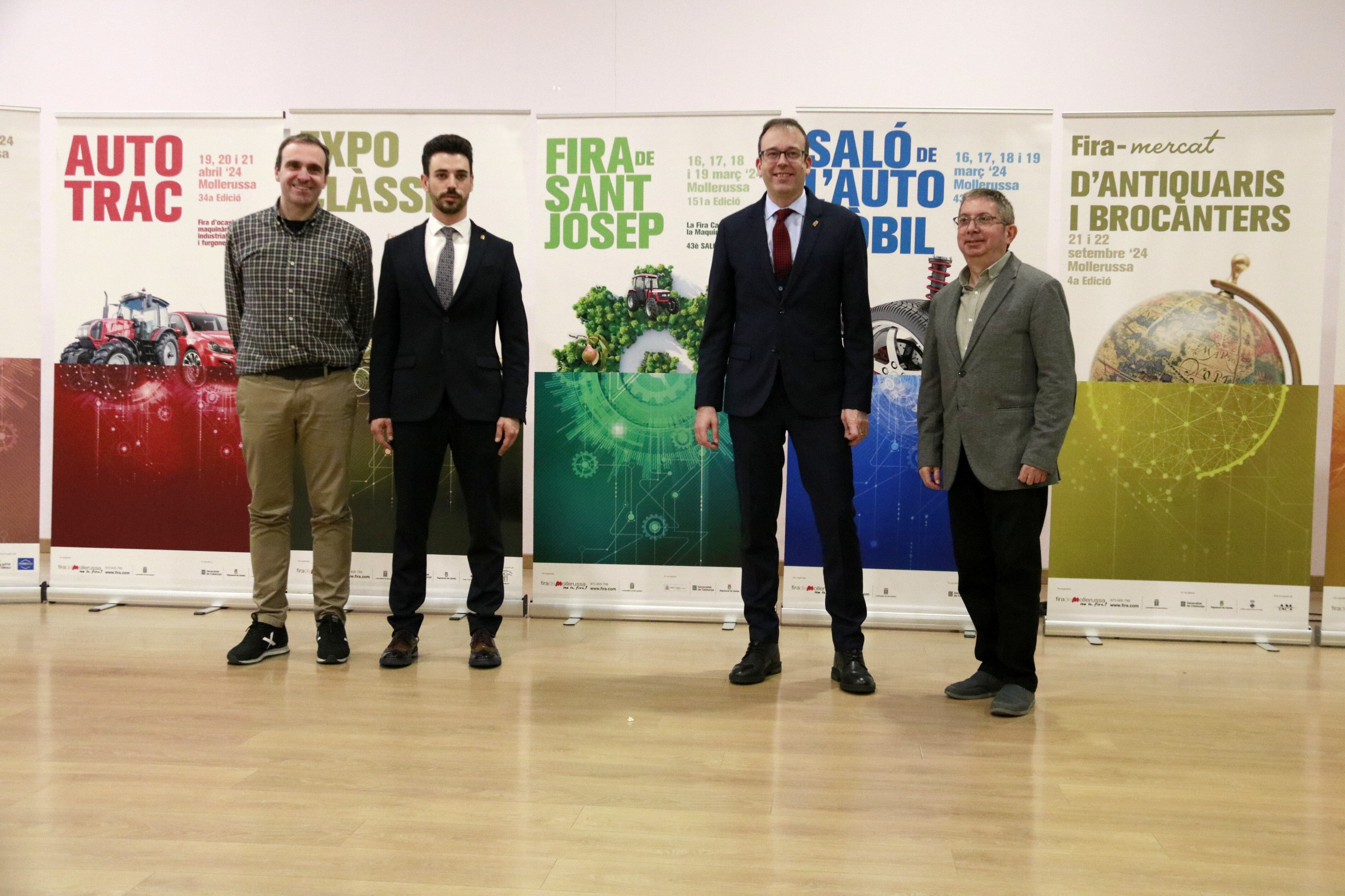 L'alcalde de Mollerussa amb altres representants municipals i firals, durant la presentació del calendari firal de la capital del Pla d'Urgell d'aquest dimarts, 30 de gener. Foto: ACN.