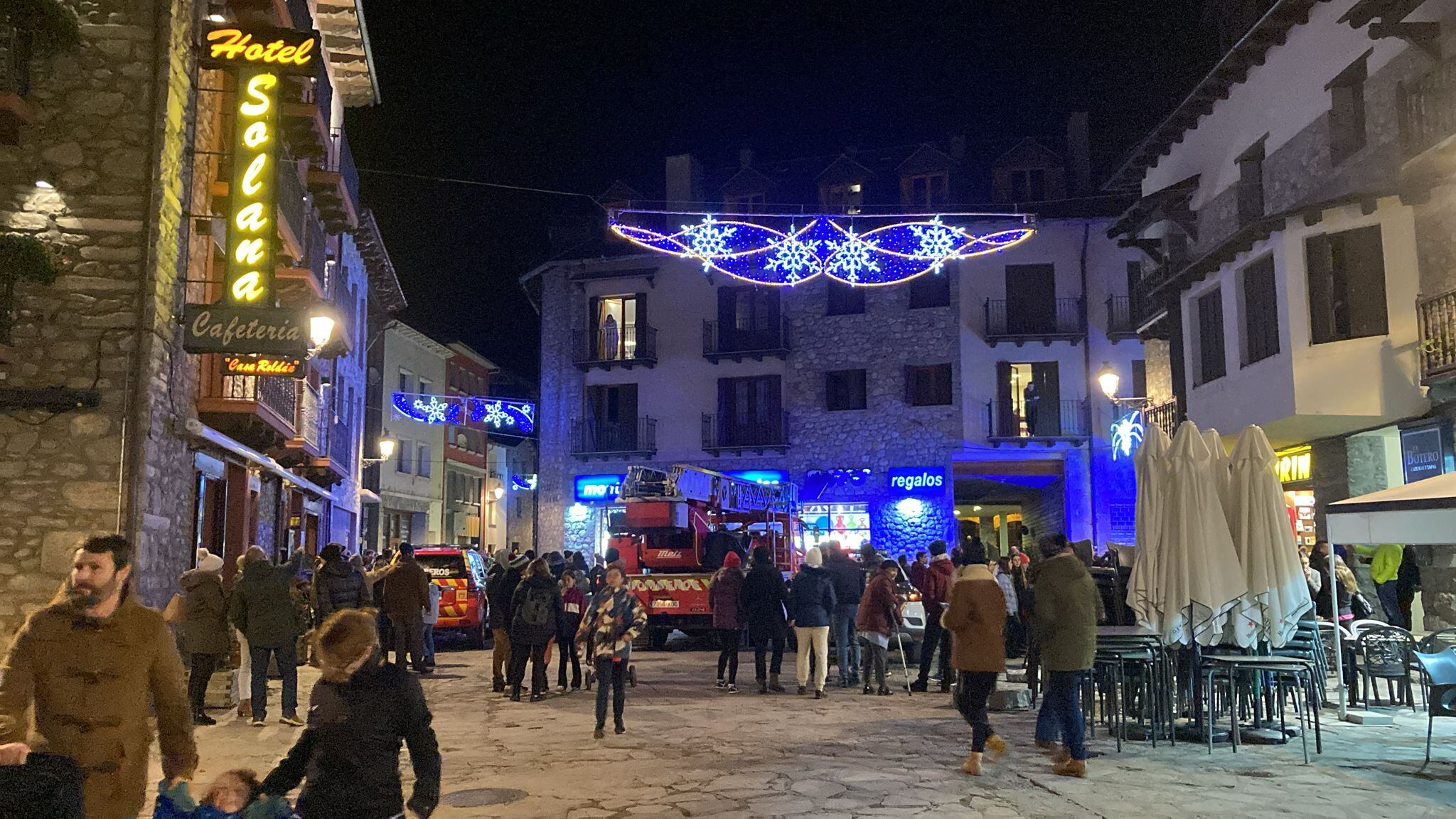 Expectación en el centro mismo de Benasque debido al incendio