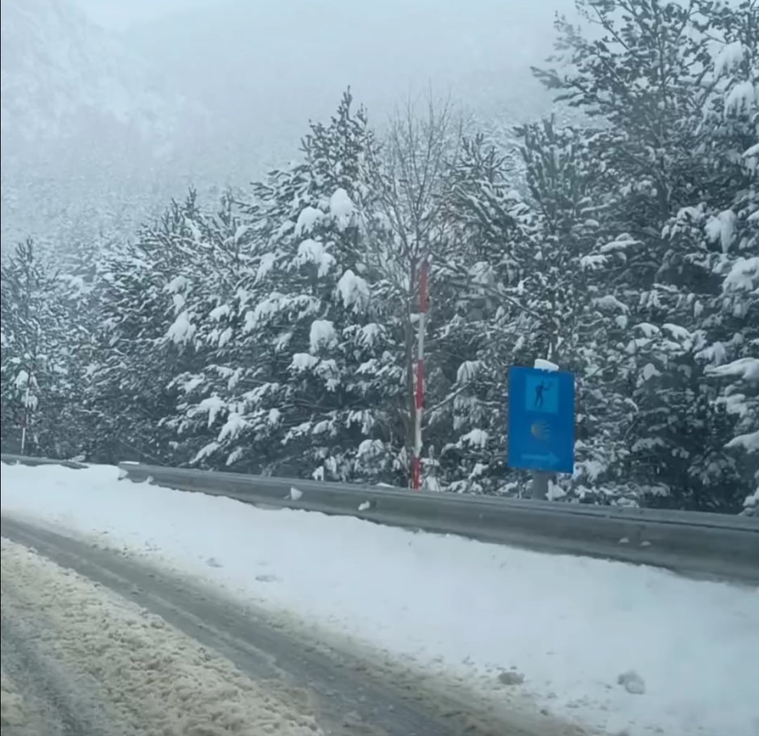 Van a ser ya cuatro fines de semana de nevadas en el Pirineo