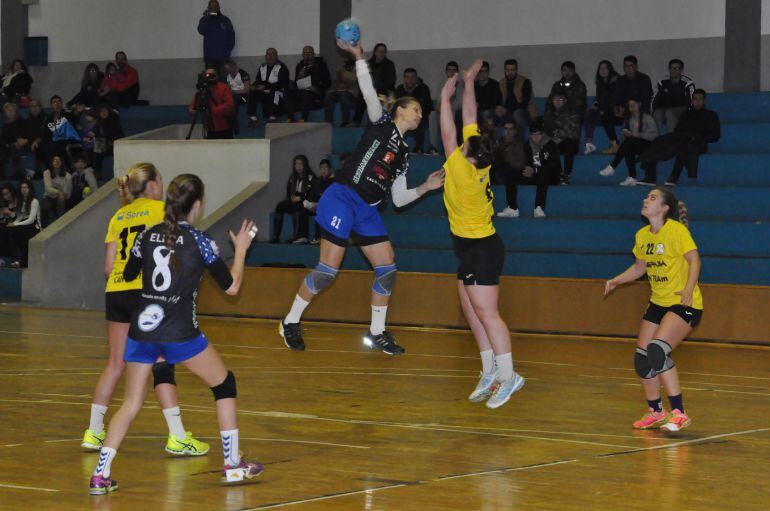 Maja Popovic lanza a puerta