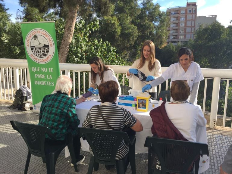 Campaña para la prevención diabetes por parte de estudiantes de la Universidad CEU Cardenal Herrera