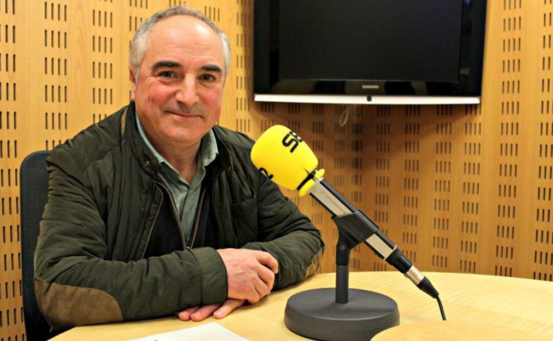 El portavoz de EH Bildu en las Juntas Generales de Gipuzkoa, Xabier Olano, en los estudios de Radio San Sebastián en una imagen de archivo. 