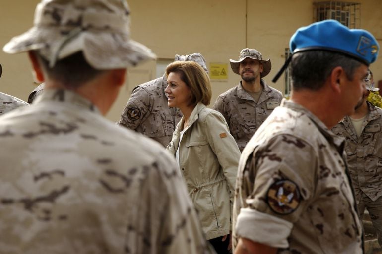 La ministra de Defensa, María Dolores de Cospedal, en su viaje a Senegal, durante la visita al destacamento &#039;Marfil&#039; de misión en Daka