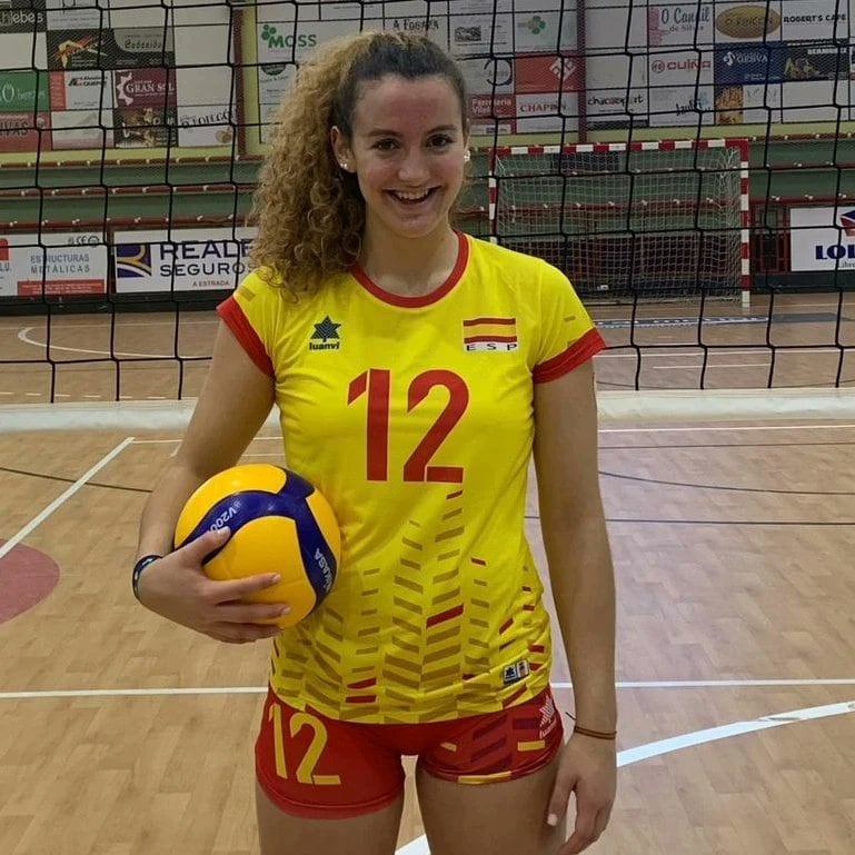 La receptora mallorquina és una jove promesa del vòlei balear.