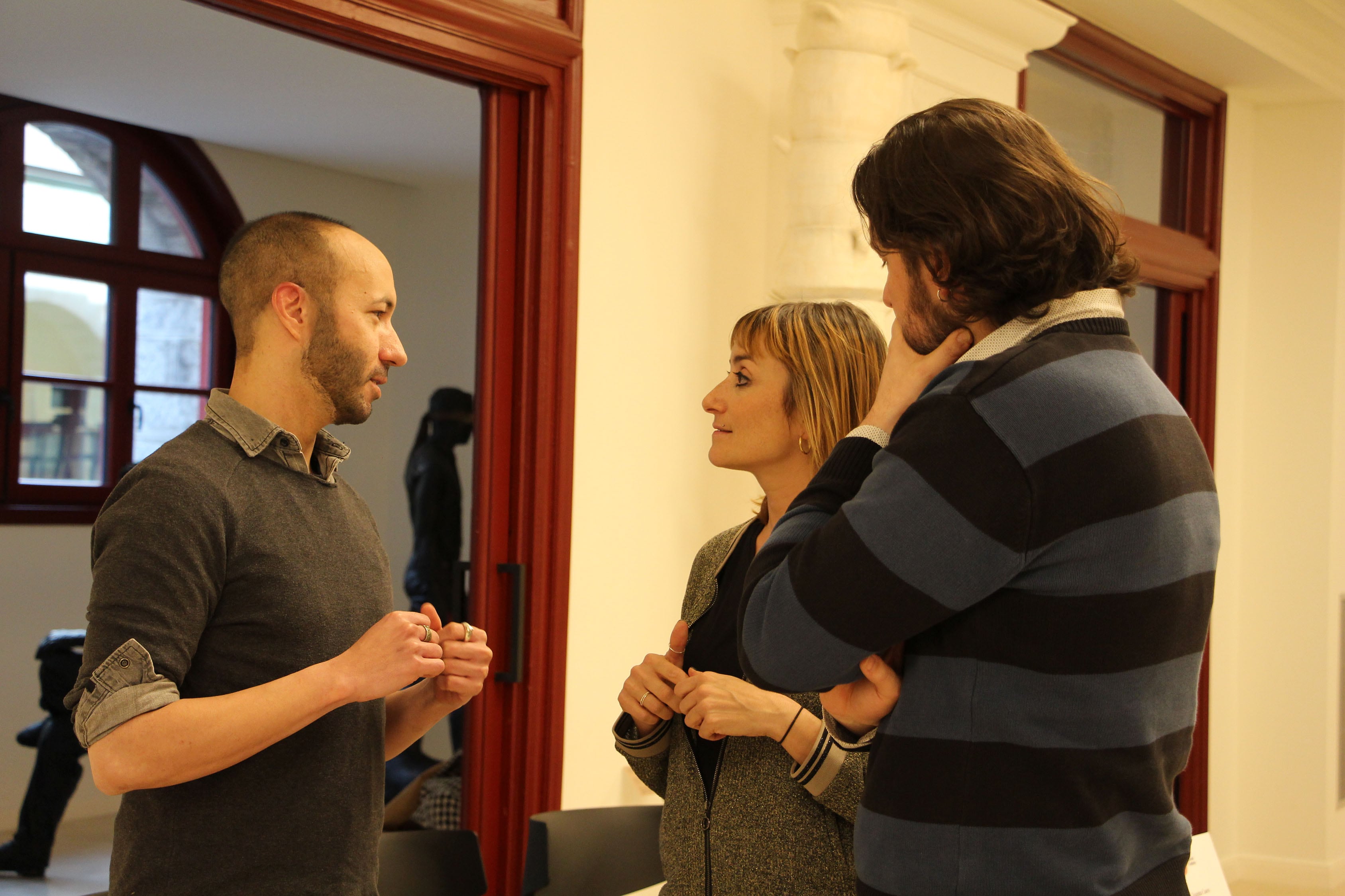 El director artístic de la Fundació Escena Nacional d&#039;Andorra, Alfons Casal (e) amb Juanma Casero i Mònica Vega a l&#039;edifici del Rosaleda