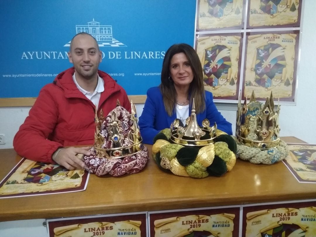 Antonio Martínez, gerente de Ludisport, y Auxiliadora del Olmo, concejala de Festejos.