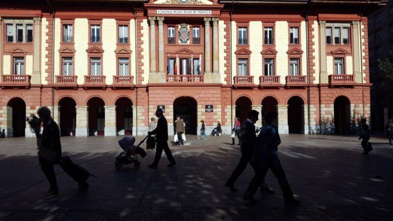 Plaza de Unzaga y fachada del Ayuntamiento de Eibar