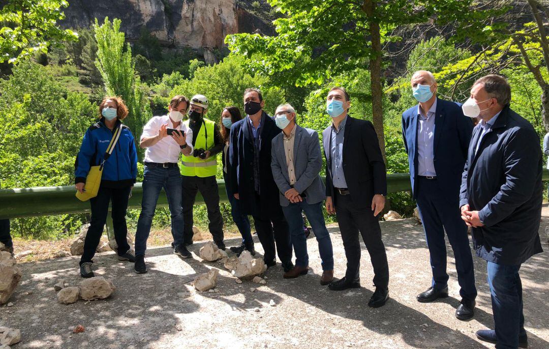 Los análisis técnicos determinarán si es necesario retirar más fragmentos de calle y muro por seguridad