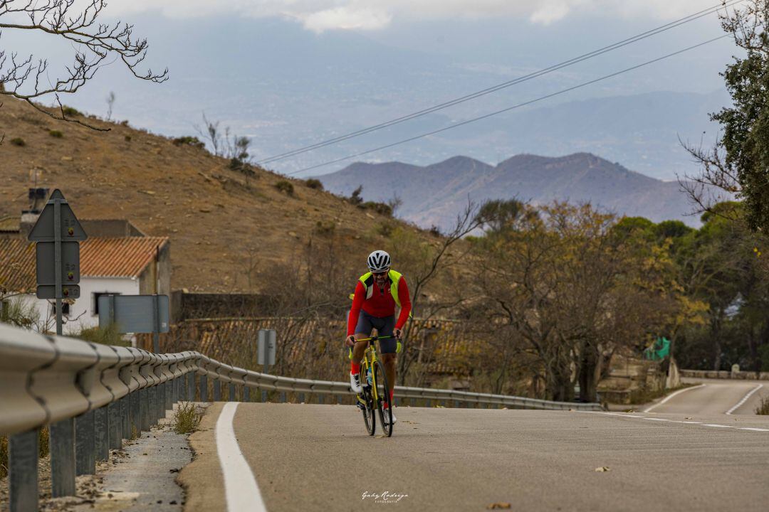 Miguel Solís, en plena ascensión al puerto de El León