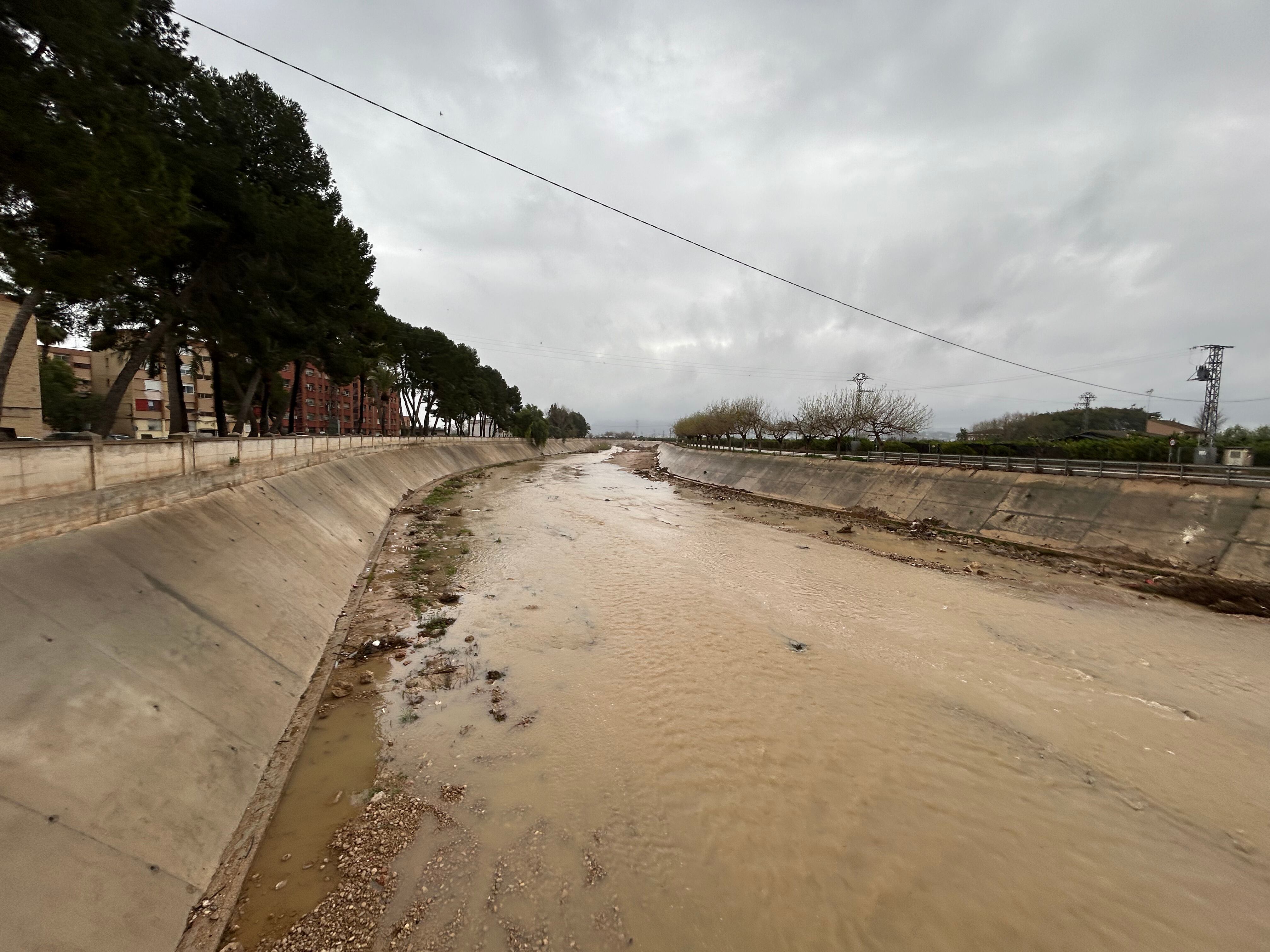 El Río Magre a su paso por Algemesí en la mañana del miércoles 5 de marzo. Fuente: Radio Xàtiva Cadena SER