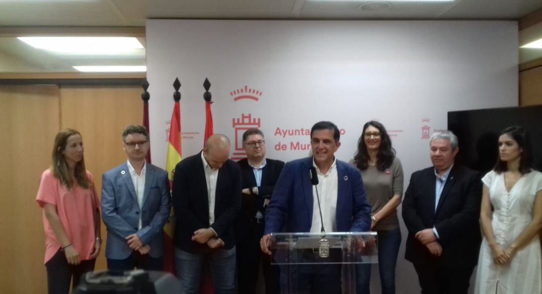 Los nueve concejales socialistas de Murcia durante su presentación ante los medios