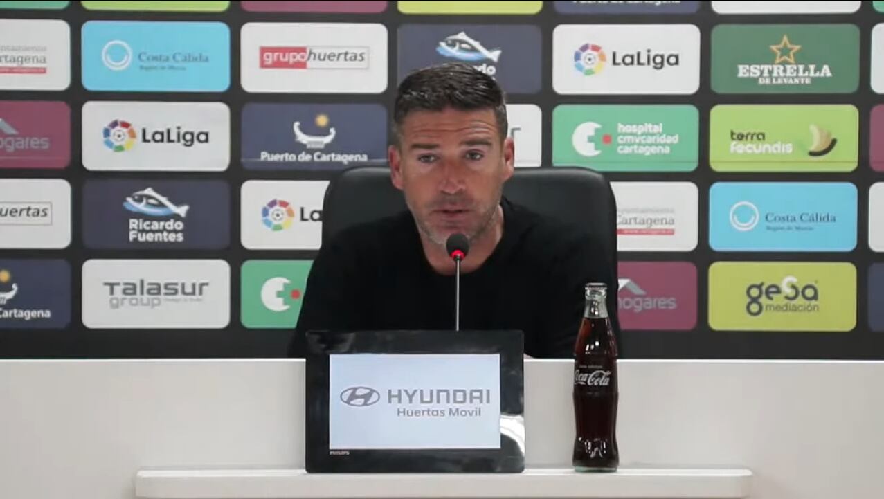 Luis Carrión en sala de prensa
