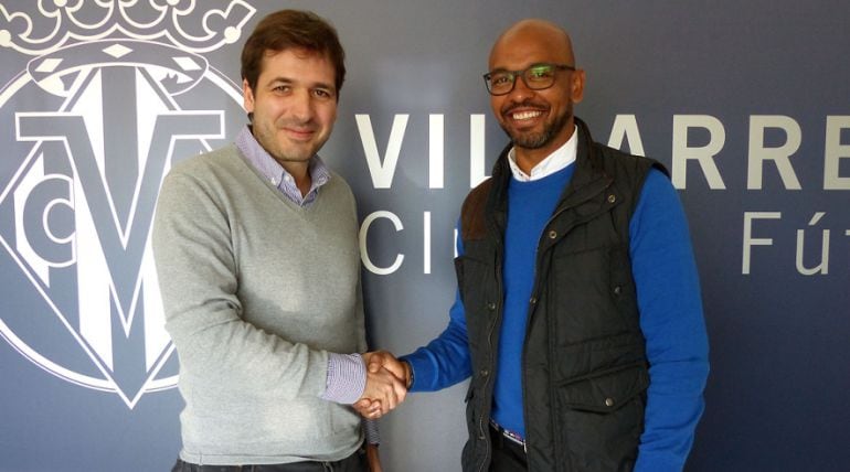 Marcos Senna en la presentación con el Villarreal