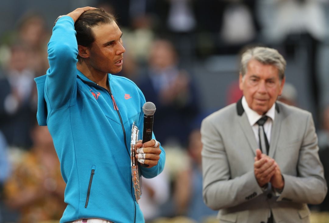 Rafa Nadal y Manolo Santana durante un torneo en la Caja Mágica