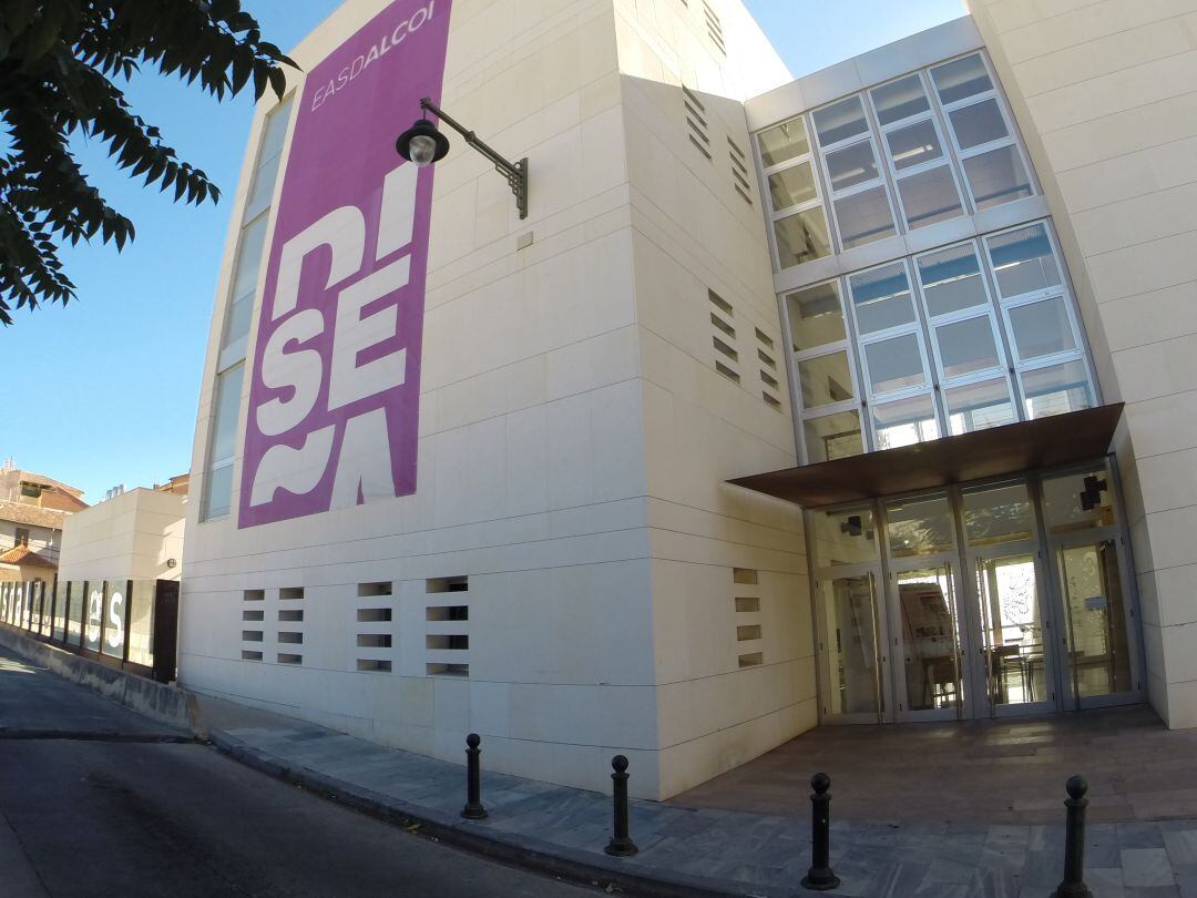 L'Escola d'Art i Superior de Disseny d'Alcoi celebra en juliol les proves d'accés als cicles formatius i estudis superiors de disseny.