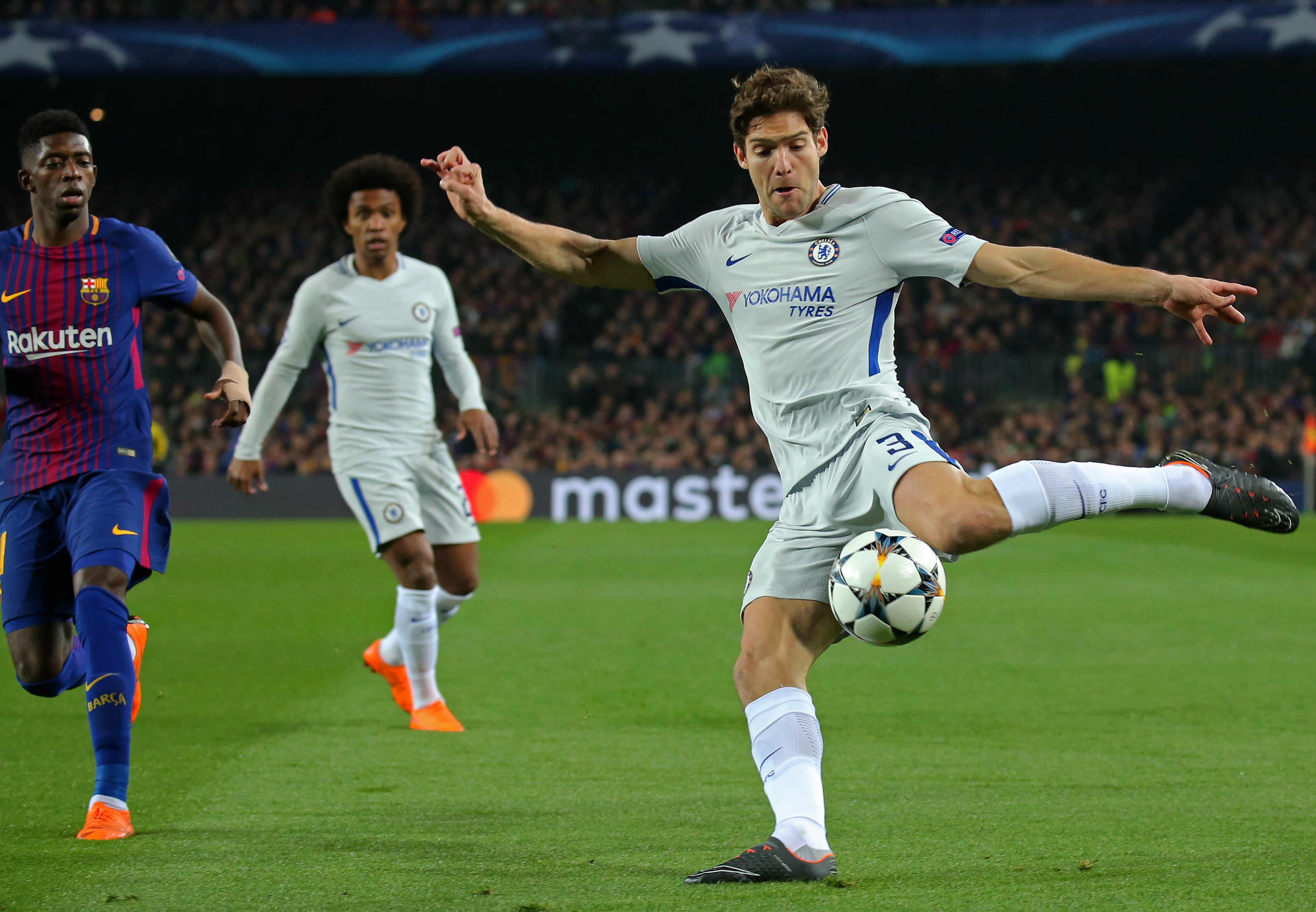 Marcos Alonso, en el Camp Nou, en 2018.