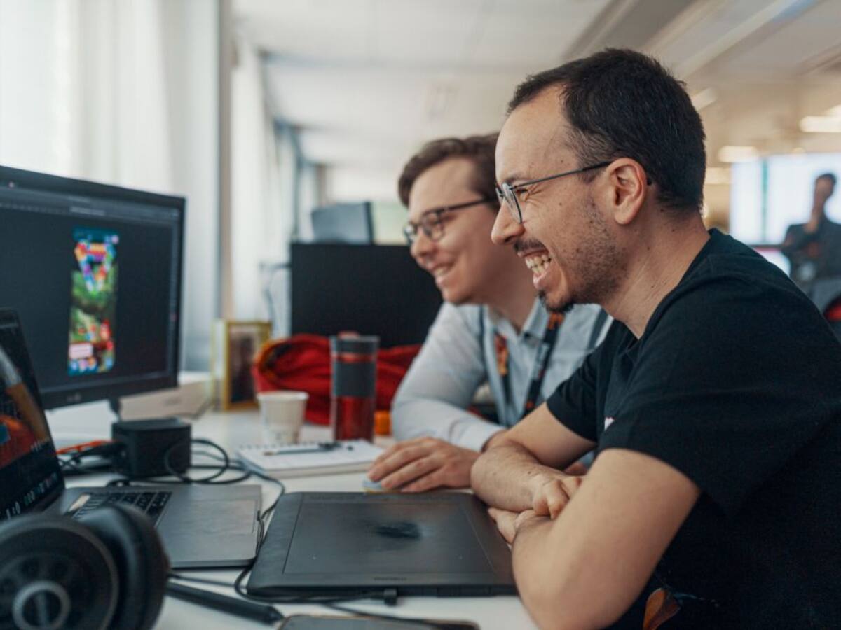 Un ribereño, pájaros enfadados y Finlandia