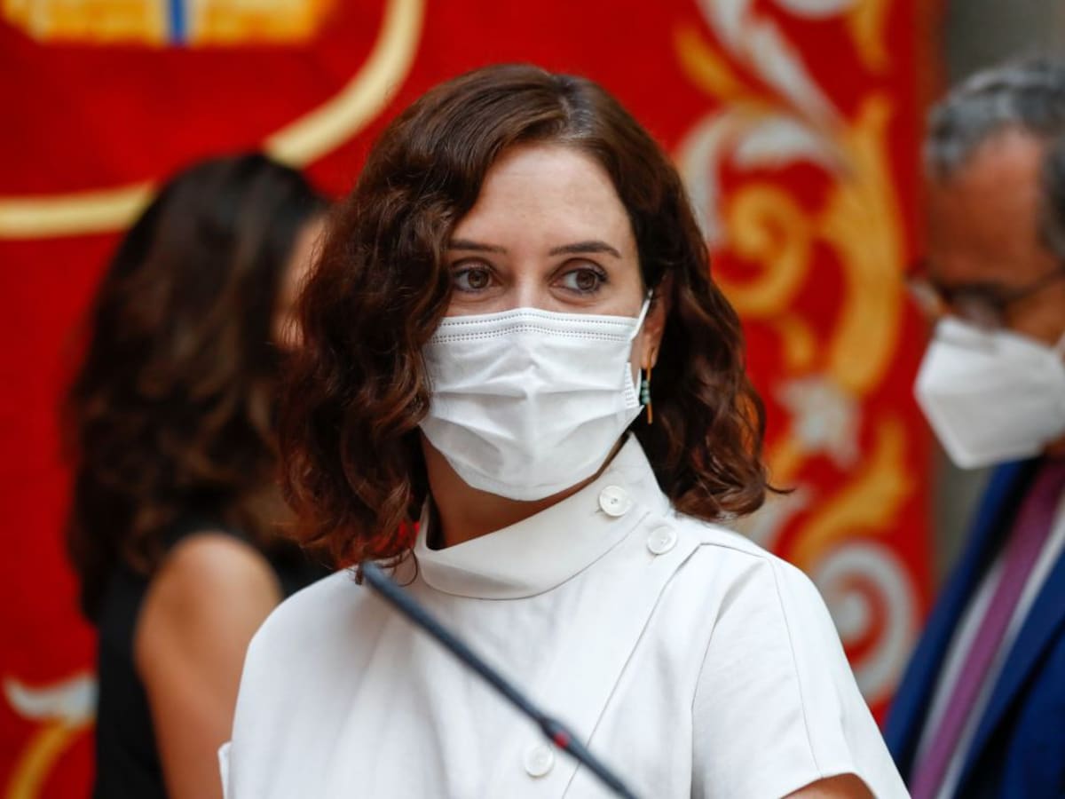 El Gobierno de Ayuso pagó en un mismo contrato mascarillas cuatro veces más caras