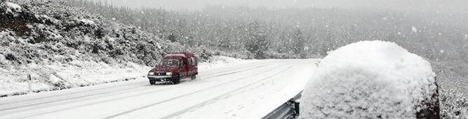 Vista de la carretera A52 en las inmediaciones del Alto de Fontefría el 2 de diciembre 2010