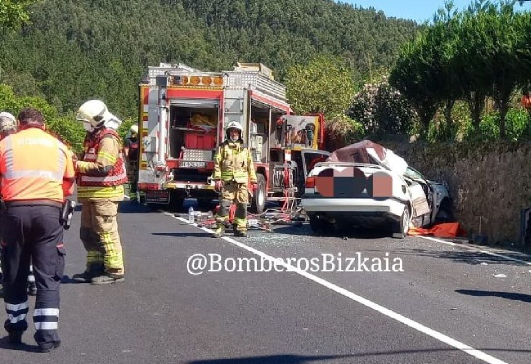 muertos en un accidente entre una moto y un coche en Muxika