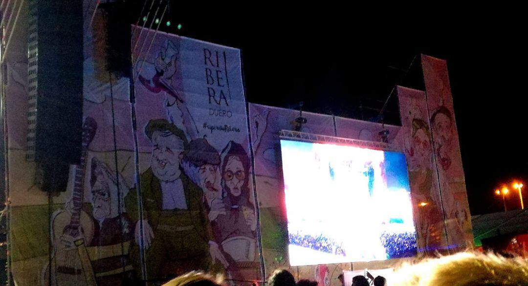 Los murales de Nano Lázaro en el escenario principal de Sonorama Ribera 2019 reivindican la lucha contra la despoblación