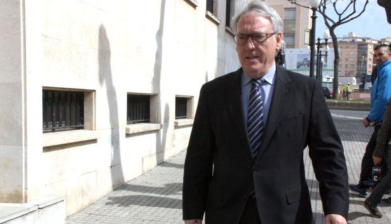 Josep Poblet, arribant als Jutjats de Tarragona per declarar pel cas del CAP de Vila-seca.