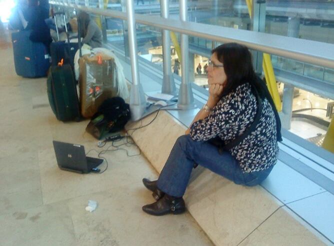 Gladis viaja de Buenos Aires a Praga, para acompañar a su hija en el parto