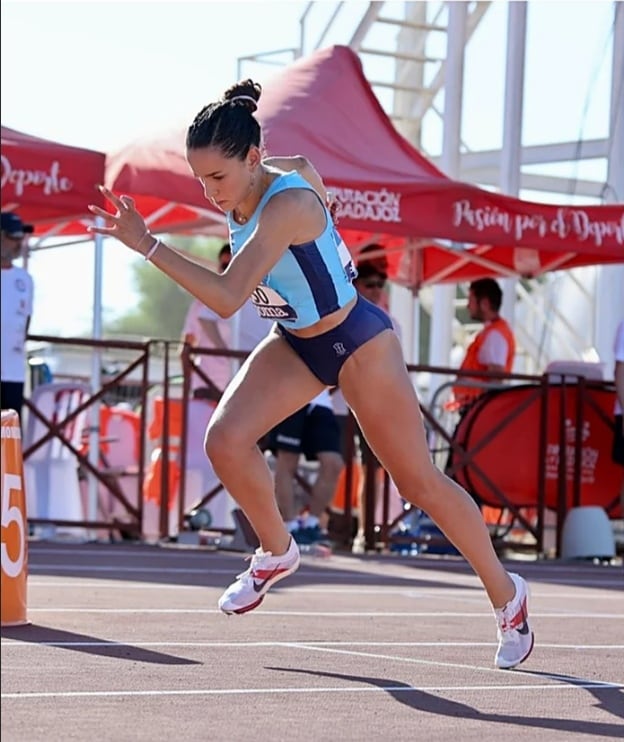 La medio fondista del Club Nerja de Atletismo Trops-Cueva de Nerja Naiara Garcia Moreno, récord de Andalucía de 800 metros en pista al aire libre