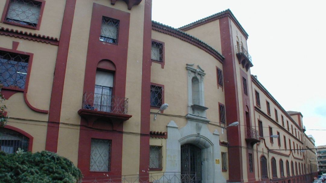 Fachada de la residencia universitaria Santo Tomás de Villanueva en la capital gestionada por la Diputación