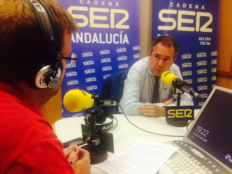 El alcalde de Sevilla ha pasado por la Ventana Andalucía