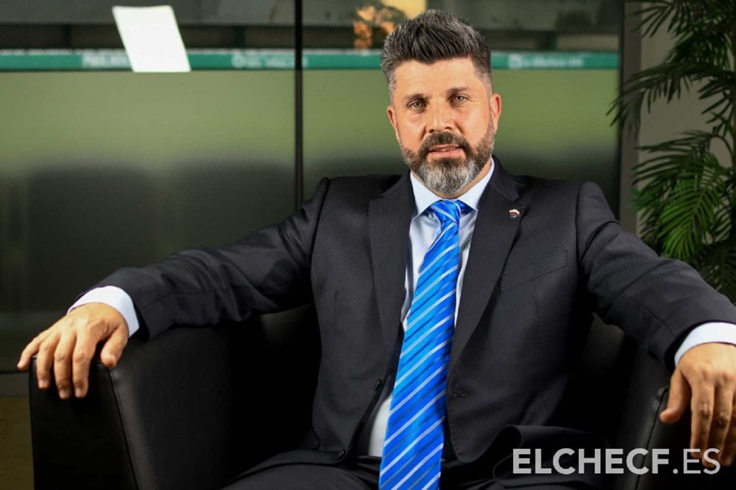 Christian Bragarnik en el palco del estadio Martínez Valero