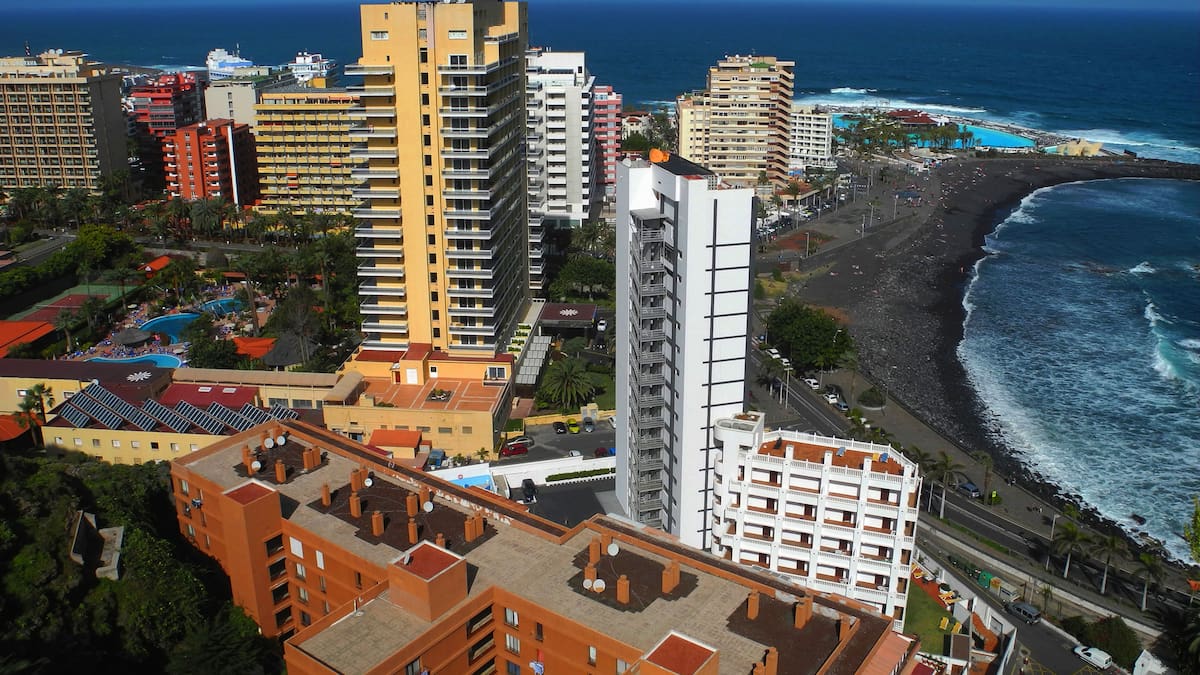 La diputada del Común propone convertir hoteles en viviendas en las "zonas turísticas degradas"