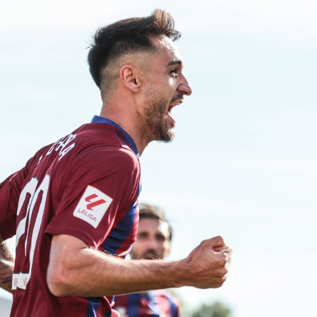 Iván Chapela, futbolista del Eldense: "Es un lujo jugar ante nuestra afición"