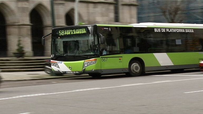 Un autobús del transporte público urbano de Vigo