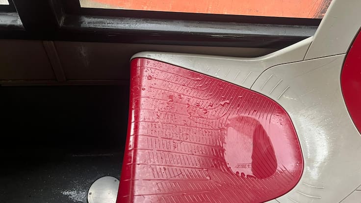 María Pérez (PSPV) denuncia que hay autobuses de la EMT de València con goteras