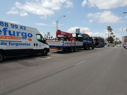 Camiones en la Avenida de España de La Línea