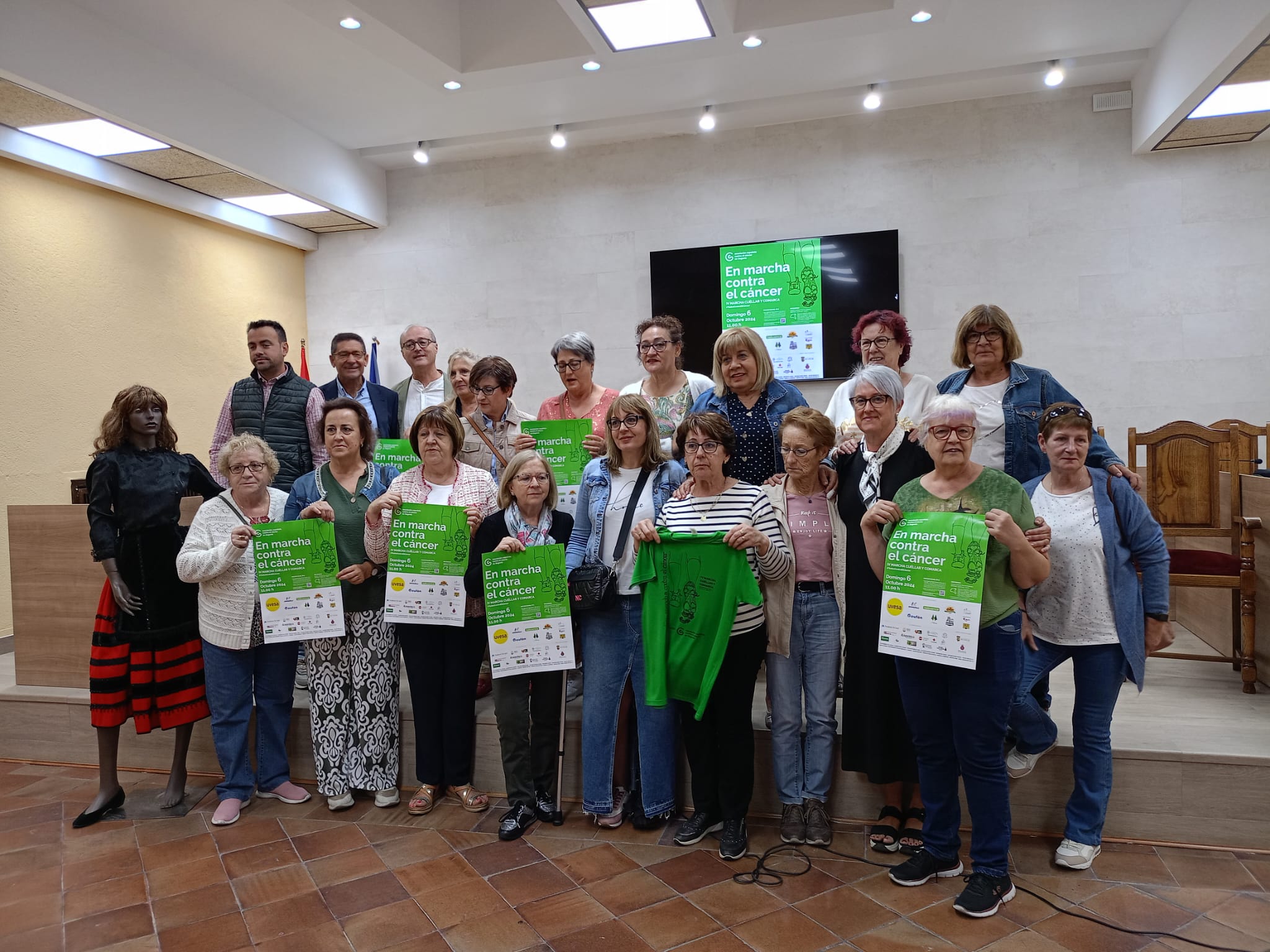 Voluntarias de la AECC en Cuéllar tras la presentación de la marcha de la villa