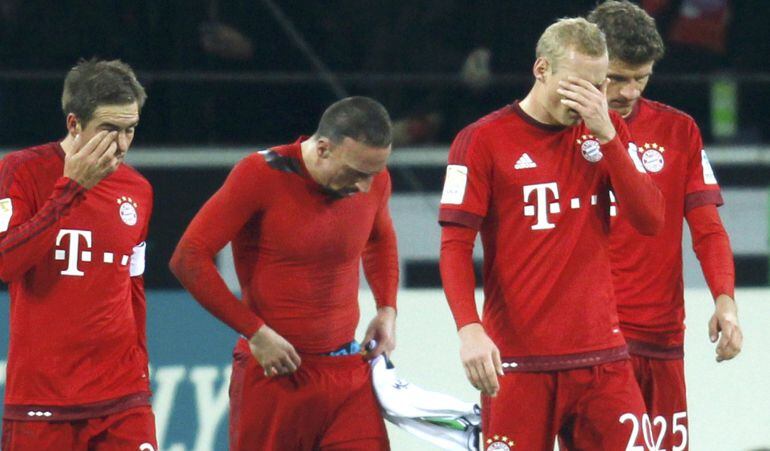 Los jugadores del Bayern se lamentan tras la derrota en Mönchengladbach