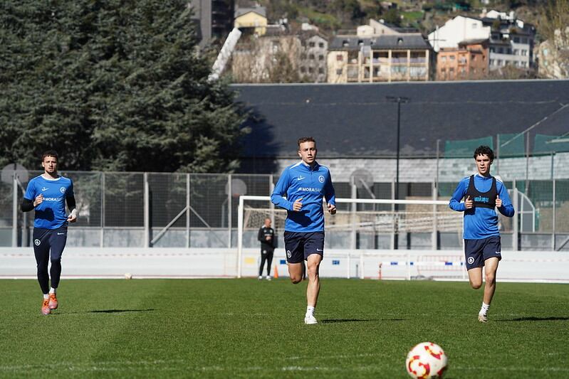 En primer pla, Oriol Busquets té moltes opcions de ser titular contra el Girona