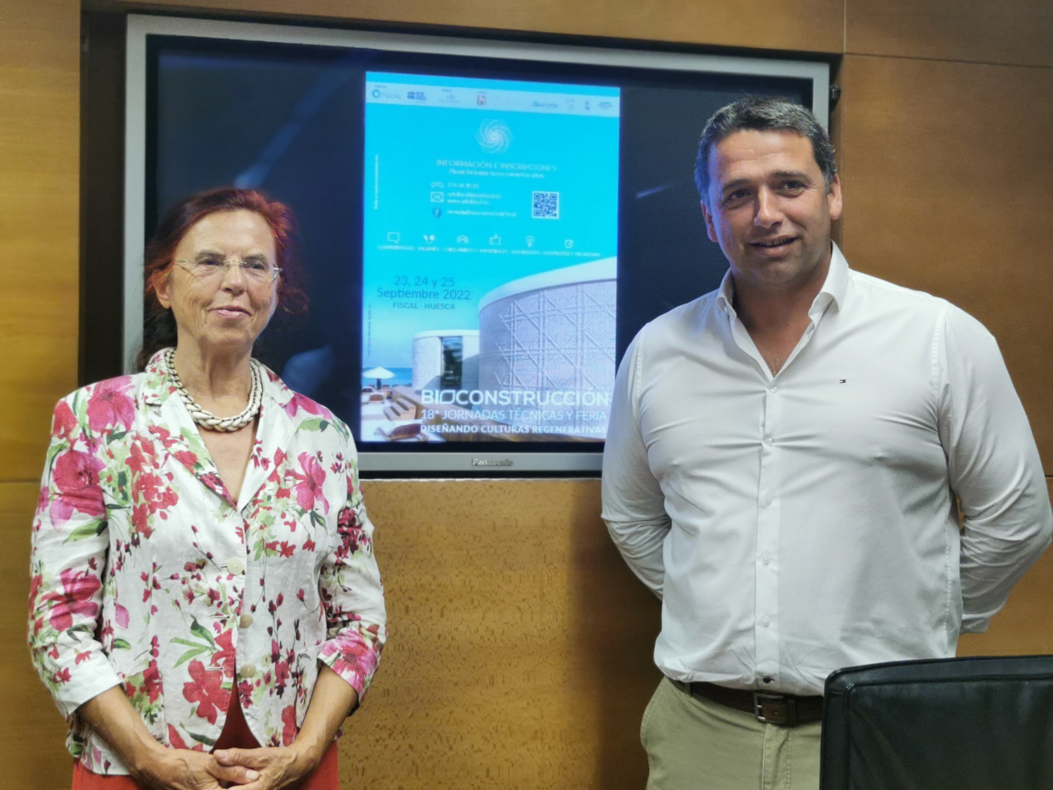 Petra Jebens-Zirkel, Arquitecta y Presidenta del IEB, y Manuel Larrosa, alcalde de Fiscal