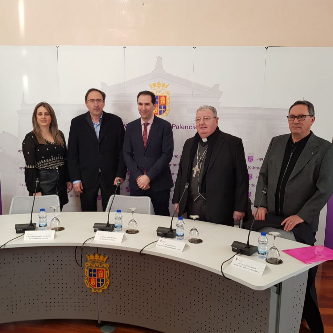 En el Ayuntamiento de Palencia se ha firmado el convenio para la restauración de la Catedral