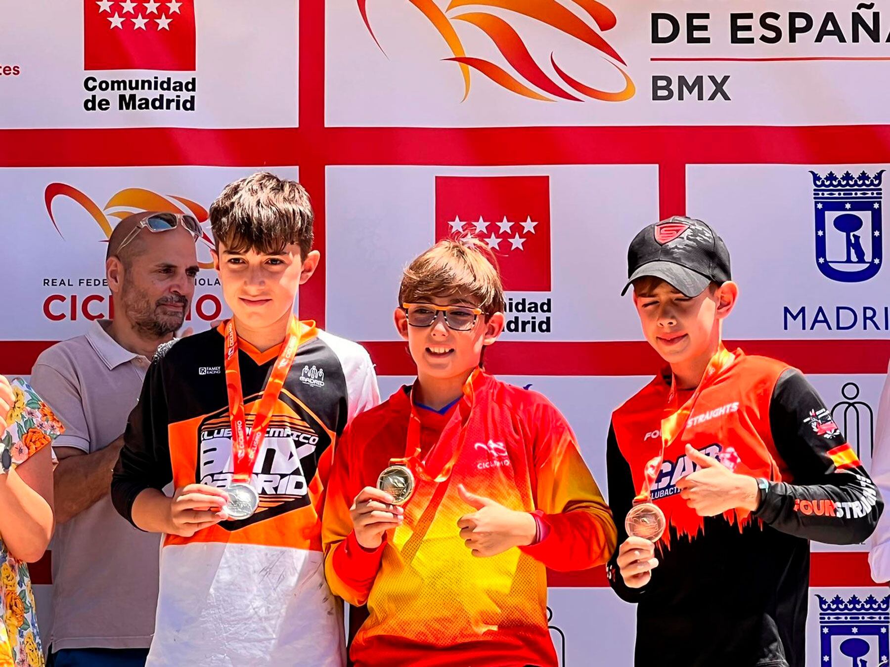 Vicente García con la medalla de oro del Campeonato de España de BMX en categoría alevín