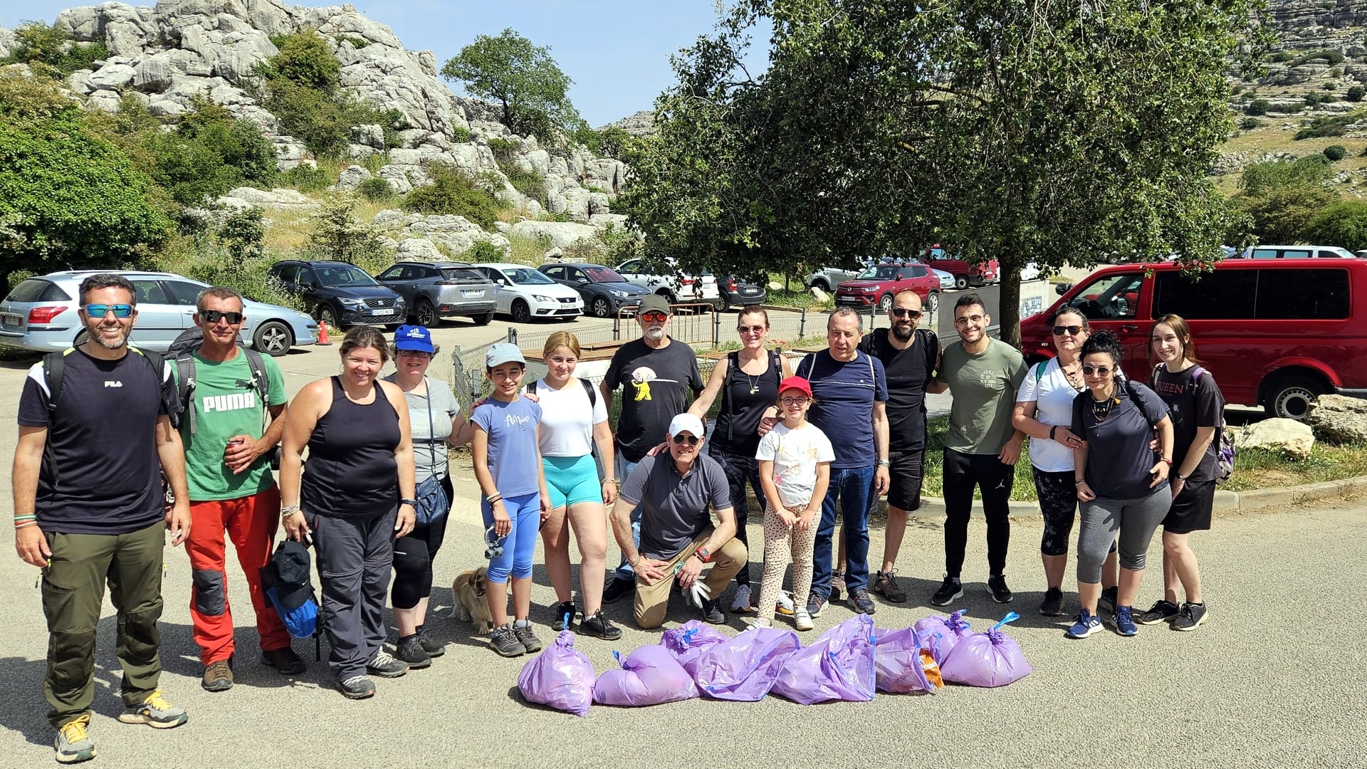 El PSOE de Antequera realiza una jornada medioambiental en El Torcal