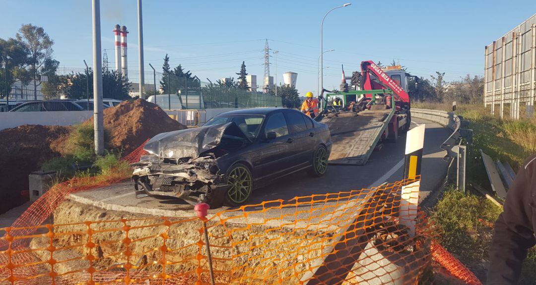 Un coche se precipita a una zanja a la altura de Puig d'en Valls.