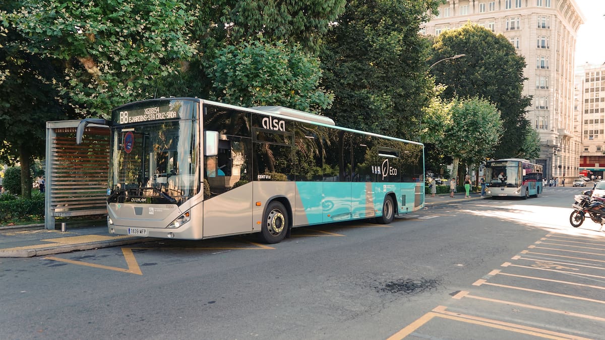 Nueva reunión clave para desbloquear la huelga de buses interurbanos en A Coruña