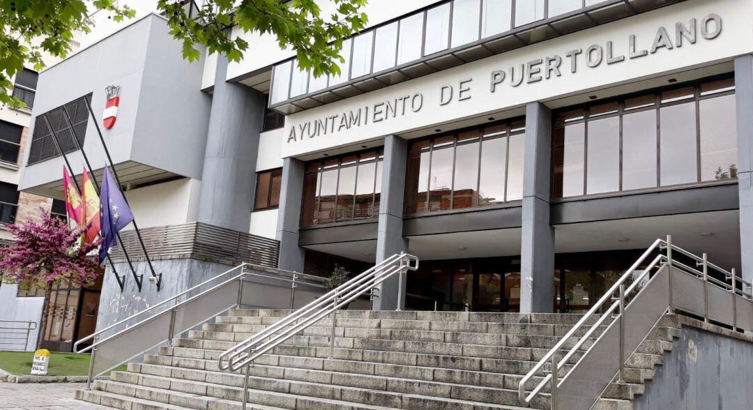 Banderas a media asta en el Ayuntamiento de Puertollano