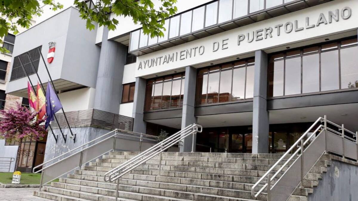 Banderas a media asta en Puertollano por las víctimas del COVID-19