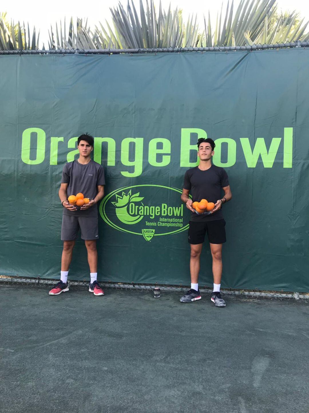 Pablo Llamas, (izq) campeón de la Orange Bowl