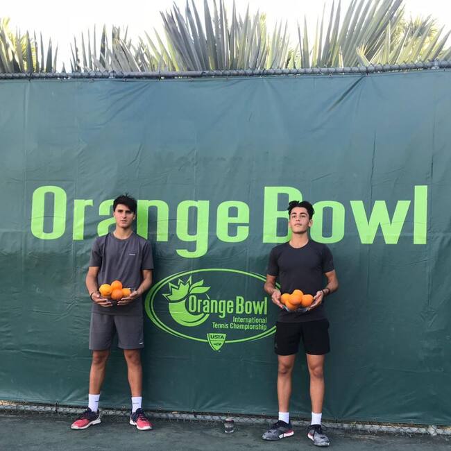 Pablo Llamas, (izq) campeón de la Orange Bowl